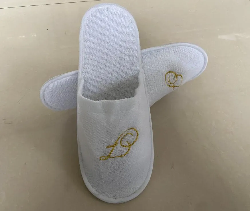 Cómodas y suaves zapatillas de hotel de terciopelo coral desechables para hombres, mujeres y niños