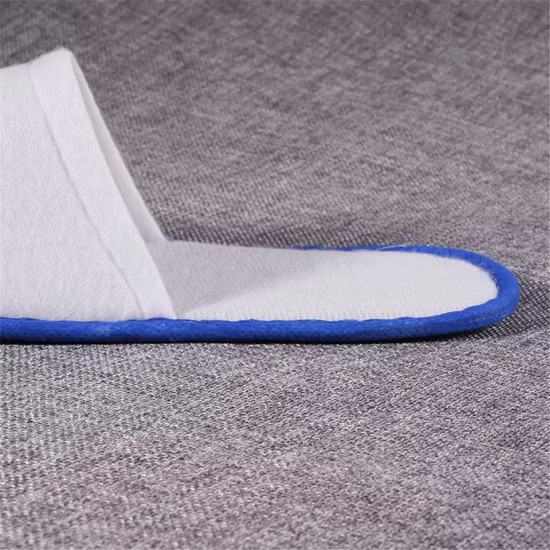 Zapatilla desechable con tira azul para habitación de hotel